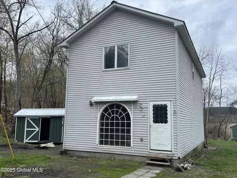 17 Bellamy St, Whitehall, NY 12887