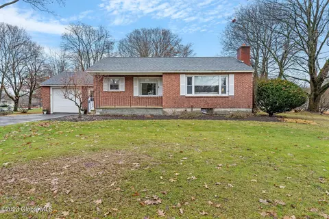 50 Charlton Rd, Glenville, NY 12302