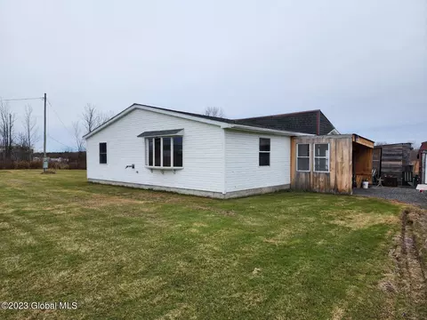 917 E Lykers Rd, Sprakers, NY 12166