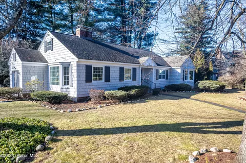 16 Roosevelt Ave, Queensbury, NY 12804