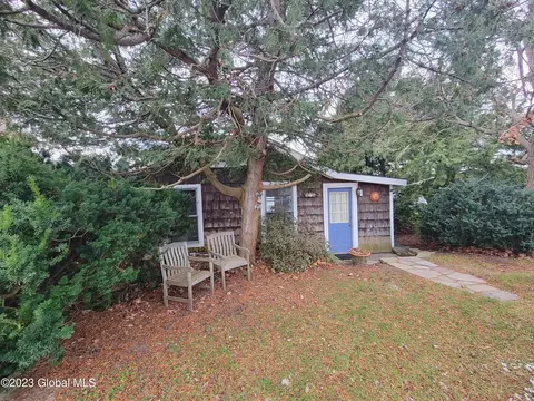 5 Firehouse Ln, Plattsburgh, NY 12901