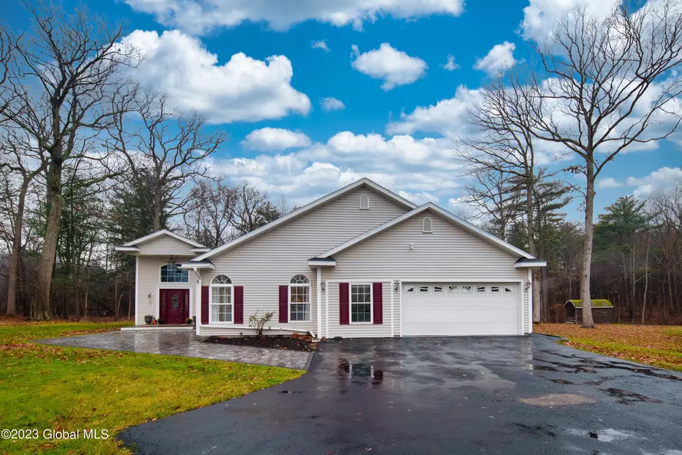 2376 River Rd, Niskayuna, NY 12309 42 Photos Movoto