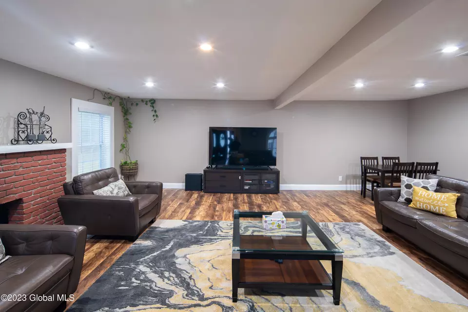 2376 River Rd, Niskayuna, NY 12309 42 Photos Movoto