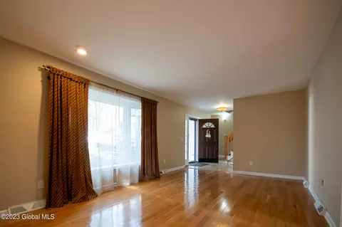 31 Daniel St, Slingerlands, NY 12159 photo 5