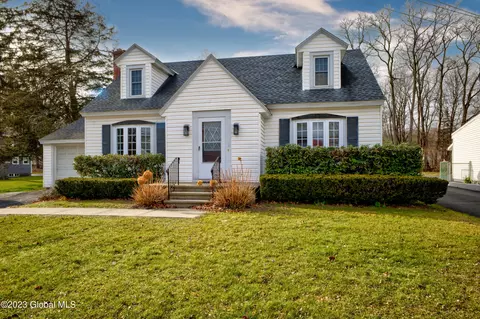 105 Gordon Rd, Schenectady, NY 12306
