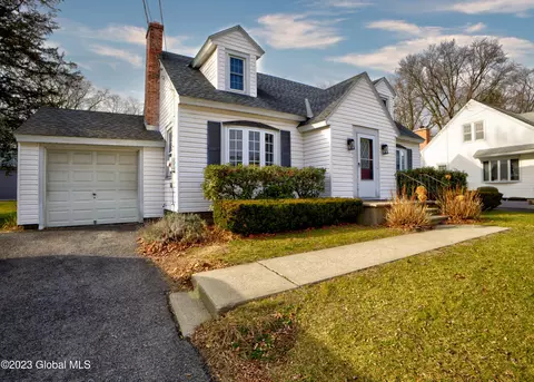 105 Gordon Rd, Schenectady, NY 12306 photo 2