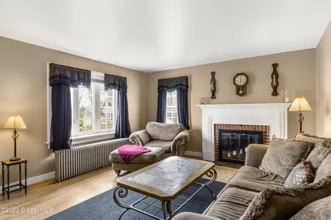 105 Gordon Rd, Schenectady, NY 12306 photo 4