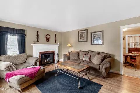 105 Gordon Rd, Schenectady, NY 12306 photo 3