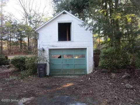 196 Palmer Ave, Corinth, NY 12822 photo 4