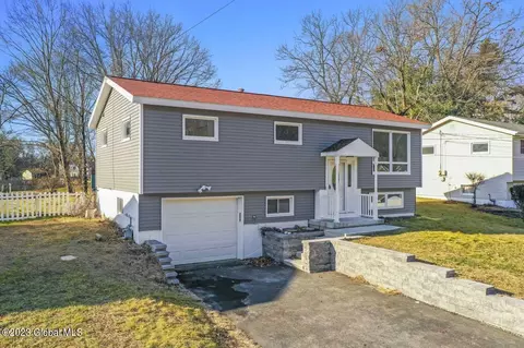 17 Gail Ave, Colonie, NY 12205