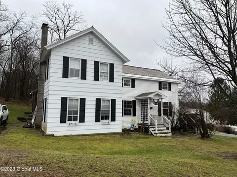 36 Pine St, Granville, NY 12832