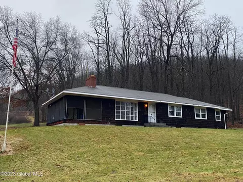 147 Sutherland Rd, Shushan, NY 12873