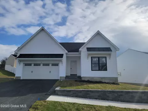 18 Harbor Ln, Cohoes, NY 12047