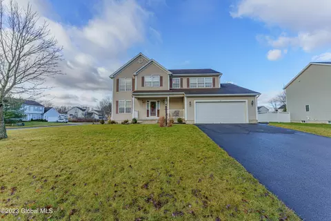 20 Katelyn Pl, East Greenbush, NY 12061