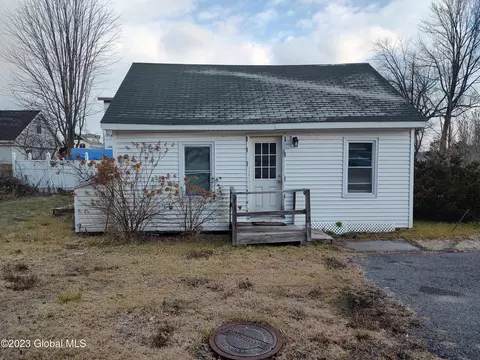 101 7th St, Saratoga Springs, NY 12866