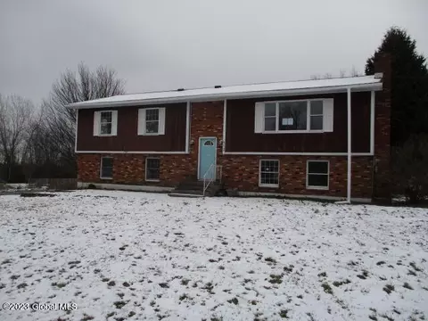 12 Roxie Ln, Morrisonville, NY 12962