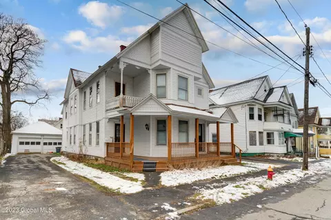 16 Lincoln Ave, Amsterdam, NY 12010