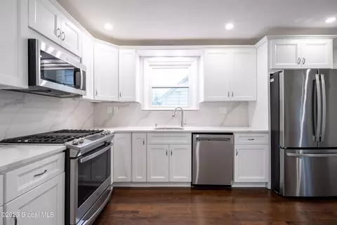 602 Balltown Rd, Niskayuna, NY 12309