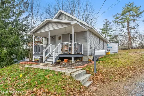 241 Chism St, Schenectady, NY 12304