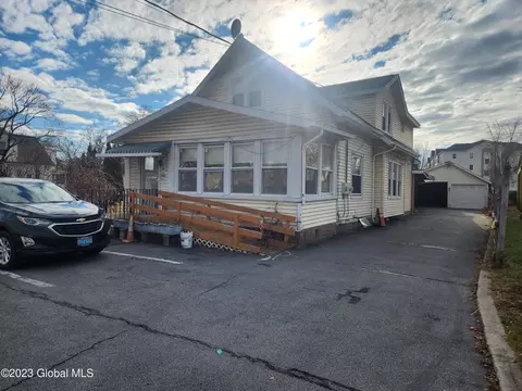 2510 Watt St, Schenectady, NY 12304