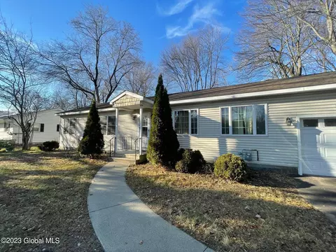 26 Mordella Rd, Colonie, NY 12205