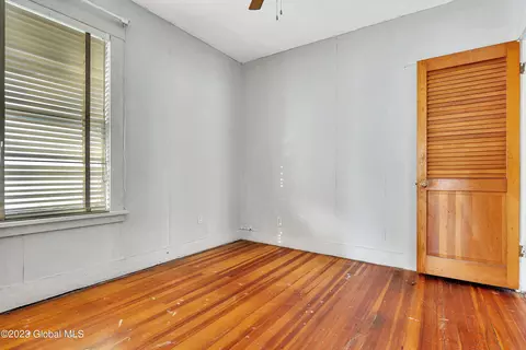 18 Hawk St, Schenectady, NY 12307 photo 13