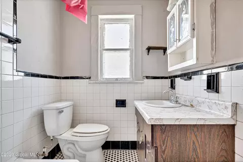 18 Hawk St, Schenectady, NY 12307 photo 14