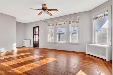 18 Hawk St, Schenectady, NY 12307 photo 10