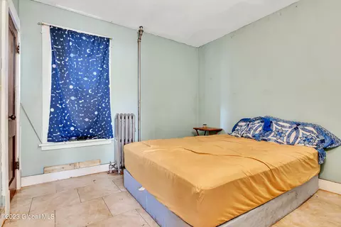 18 Hawk St, Schenectady, NY 12307 photo 8