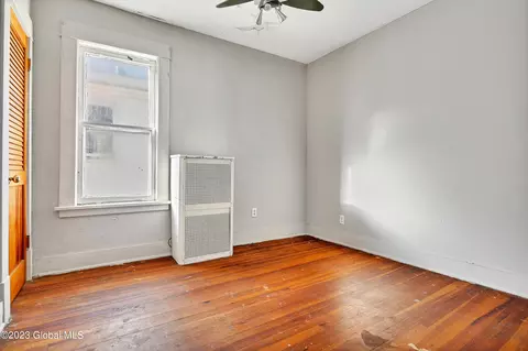 18 Hawk St, Schenectady, NY 12307 photo 16