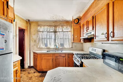 18 Hawk St, Schenectady, NY 12307 photo 6
