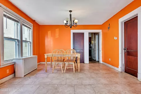 18 Hawk St, Schenectady, NY 12307 photo 4