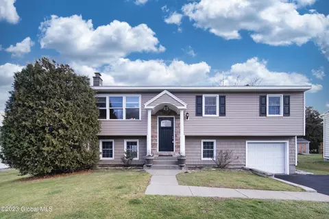 8 Dussault Dr, Latham, NY 12110