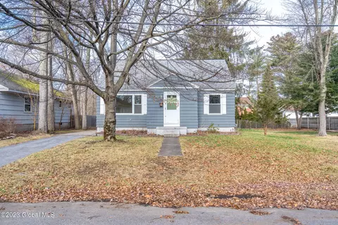 39 Monument Ave, Glens Falls, NY 12801
