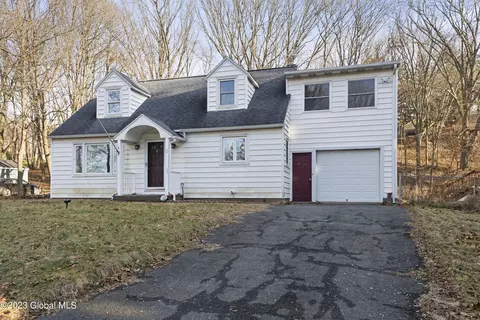 3 Locust St, Rensselaer, NY 12144