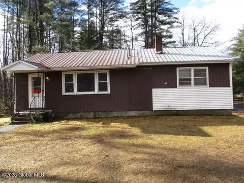 961 E River Dr, Lake Luzerne, NY 12846