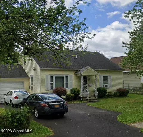 4 Arlington Rd, Cohoes, NY 12047