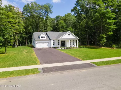 2 Yachtsmans Way, Malta, NY 12020