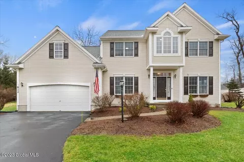 612 Vanderlyn Ln, Slingerlands, NY 12159