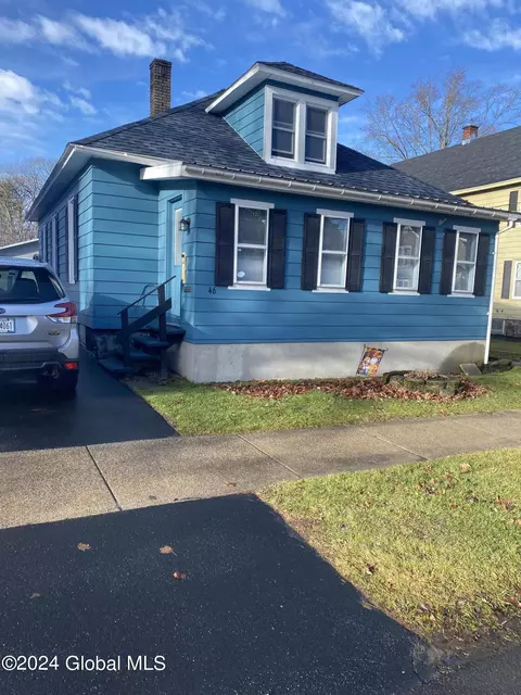 46 Saratoga Blvd, Gloversville, NY 12078