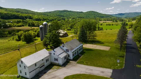 454 Breese Hollow Rd, Hoosick Falls, NY 12090