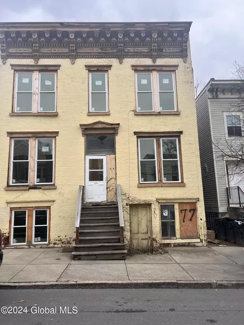 75 5 2nd St, Albany, NY 12210