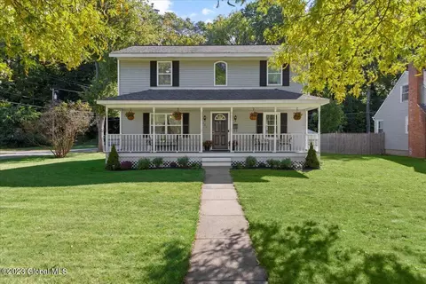 101 Willow Ln, Glenville, NY 12302