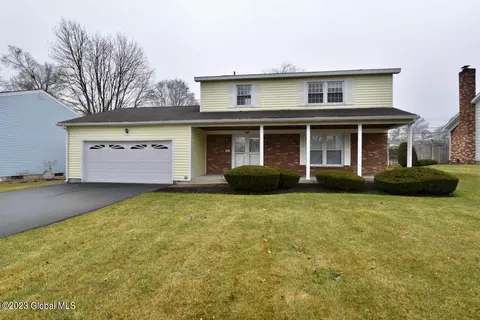 67 Delafield Dr, Albany, NY 12205