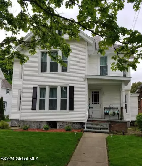 5 Monroe St, Glens Falls, NY 12801