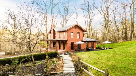 163 Hudson Ave, Hudson, NY 12534