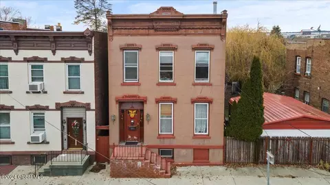 443 1st St, Troy, NY 12180