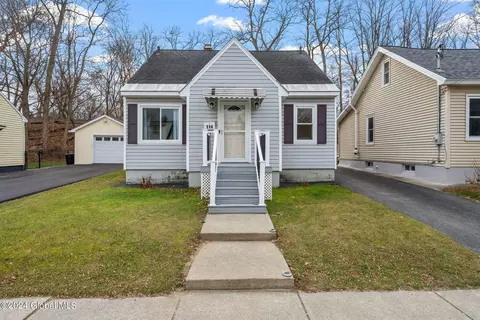 114 Pershing Dr, Scotia, NY 12302