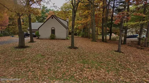 14 Pine Ridge Dr, Morrisonville, NY 12962