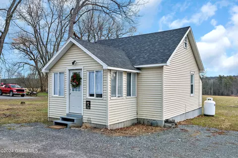 1860 County Route 41, Greenville, NY 12083